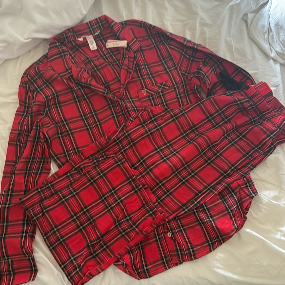 NWT Victoria’s Secret Red Plaid Pajamas Size Large LONG **SOLD OUT**